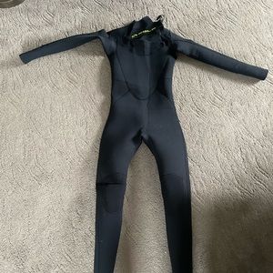Soma Youth Large 5/4 mm Wetsuit Fits Youth 10/12